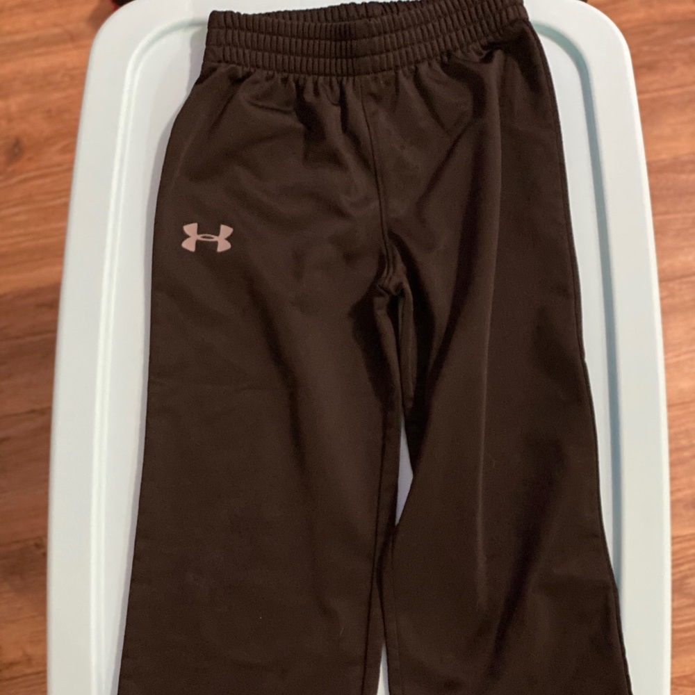 Boys Under Armour jogging pants size 4